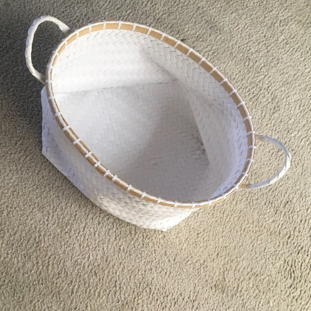 WHITE WITH TAN TRIM HANDMADE STRAW BASKET/NEW
